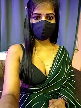 Snapshot of Misss-julli chatting on January 9, 2026, 5:53 pm Misss-julli online show from January 9, 2026, 5:53 pm