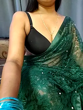 Snapshot of Misss-julli chatting on November 22, 2025, 6:12 am Misss-julli online show from November 22, 2025, 6:12 am