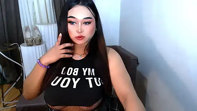 Snapshot of Lilly-lou chatting on February 4, 2026, 4:13 pm Lilly-lou online show from February 4, 2026, 4:13 pm