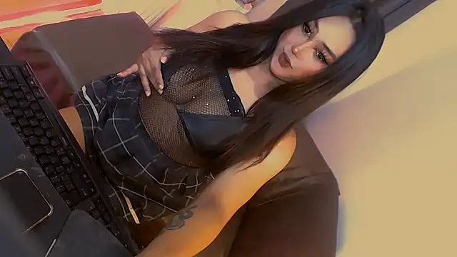 Snapshot of Lilly-lou chatting on November 20, 2025, 5:08 am Lilly-lou online show from November 20, 2025, 5:08 am