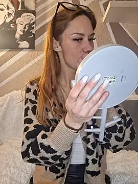 Snapshot of SlimBellaa chatting on January 8, 2026, 3:29 pm SlimBellaa online show from January 8, 2026, 3:29 pm