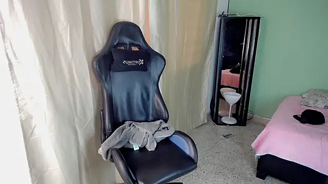 Snapshot of Stein_ chatting on October 18, 2025, 1:46 pm Stein online show from October 18, 2025, 1:46 pm