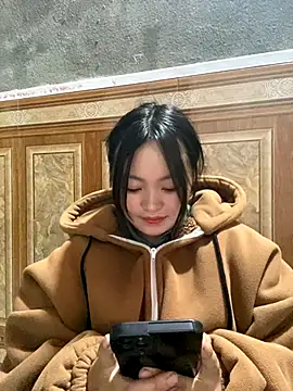 Julia-Elsa online show from November 1, 2025, 7:13 am