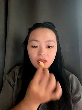 Julia-Elsa online show from September 14, 2025, 6:03 am