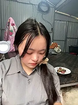 Julia-Elsa online show from November 3, 2025, 6:07 am