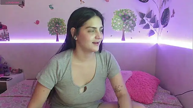 Snapshot of emily_cooper_t chatting on December 4, 2025, 2:10 am emily cooper t online show from December 4, 2025, 2:10 am