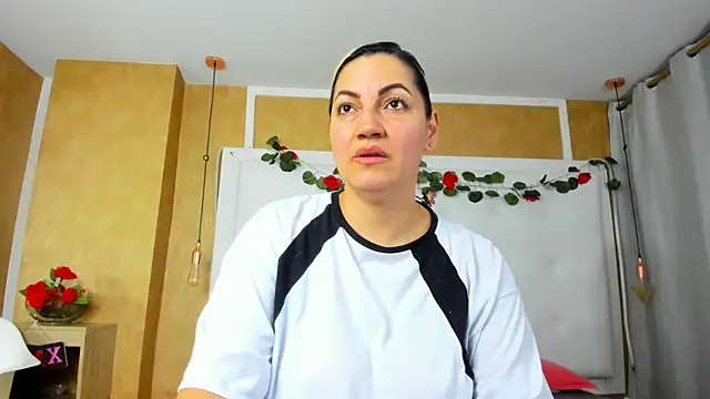 Snapshot of Heidy_milf chatting on April 27, 2026, 7:45 pm Heidy milf online show from April 27, 2026, 7:45 pm