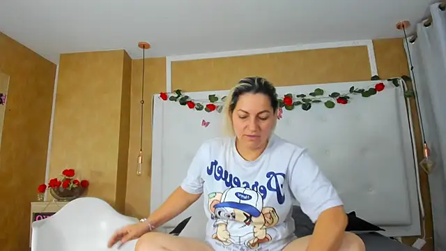 Heidy milf online show from March 20, 2026, 7:59 pm