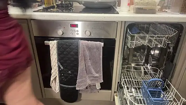 CelineLuxe online show from November 7, 2025, 6:23 pm