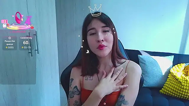 Yulienneg online show from February 10, 2026, 9:36 pm