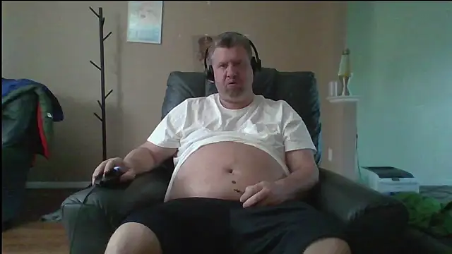 Snapshot of Single_White_Male chatting on May 4, 2026, 11:46 am Single White Male online show from May 4, 2026, 11:46 am