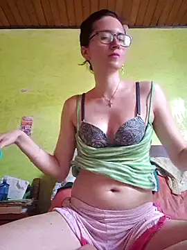 Snapshot of Linda_Hot13 chatting on September 9, 2025, 3:10 pm Linda Hot13 online show from September 9, 2025, 3:10 pm