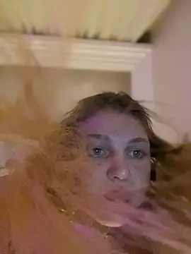 Snapshot of Emaline_Fane chatting on January 9, 2026, 6:15 pm Emaline Fane online show from January 9, 2026, 6:15 pm