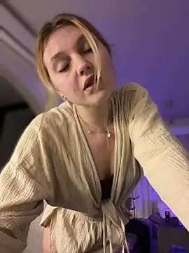 Snapshot of Emaline_Fane chatting on December 22, 2025, 6:30 pm Emaline Fane online show from December 22, 2025, 6:30 pm