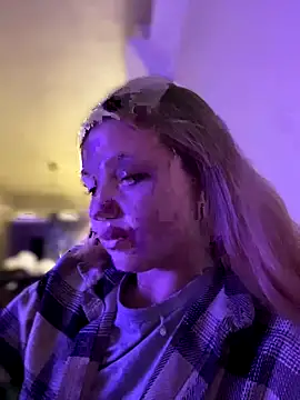 Snapshot of Emaline_Fane chatting on December 19, 2025, 6:21 pm Emaline Fane online show from December 19, 2025, 6:21 pm