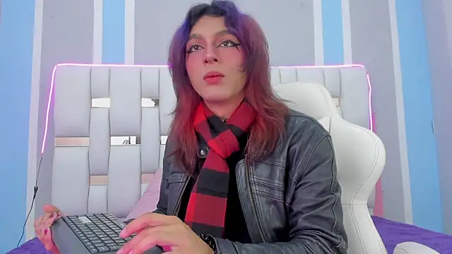 Snapshot of MilkWhore1 chatting on November 4, 2025, 7:17 pm MilkWhore1 online show from November 4, 2025, 7:17 pm