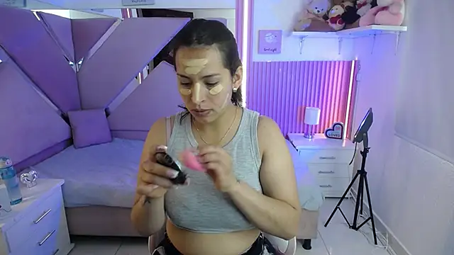 Snapshot of Mia_garcia28 chatting on November 14, 2025, 7:39 pm Mia garcia28 online show from November 14, 2025, 7:39 pm