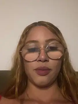 ruivinha2006 online show from April 15, 2026, 1:44 am