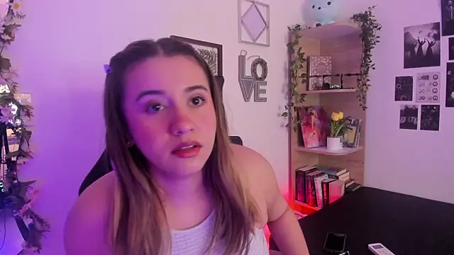 Lana Herondale online show from September 11, 2025, 5:24 pm