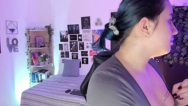 Lana Herondale online show from November 26, 2025, 9:09 am