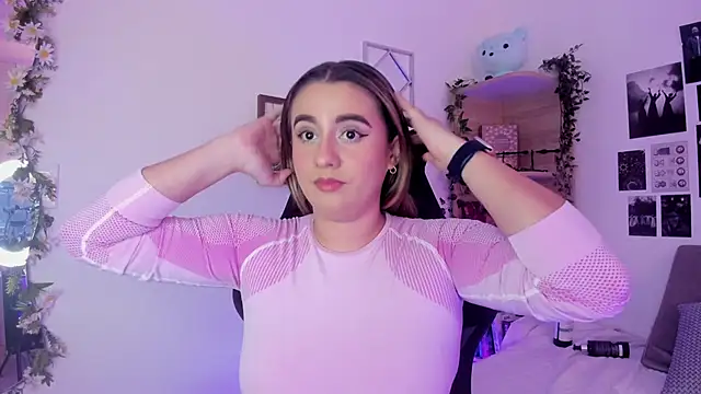 Lana Herondale online show from September 18, 2025, 9:40 pm