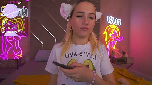 LilElfie online show from October 4, 2025, 12:50 pm