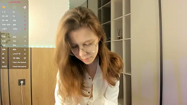 Xonalenei online show from November 17, 2025, 8:02 pm