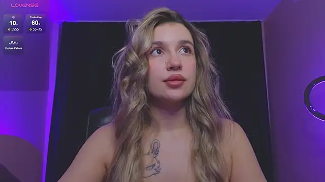 RoxyChill online show from December 4, 2025, 11:26 pm