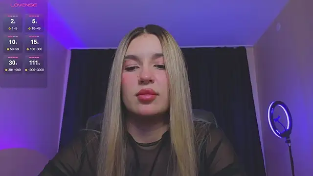 RoxyChill online show from October 17, 2025, 7:37 pm