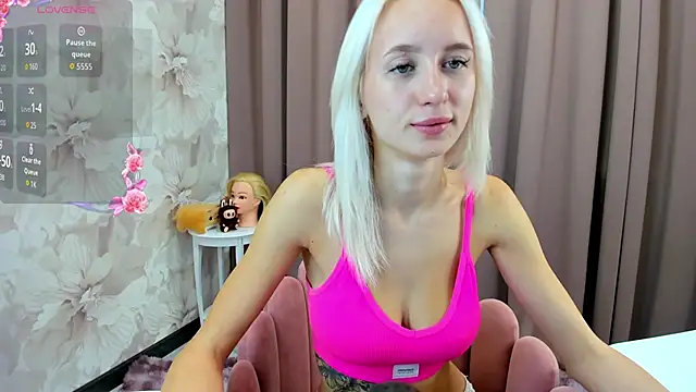 cute luucy online show from October 9, 2025, 10:49 am