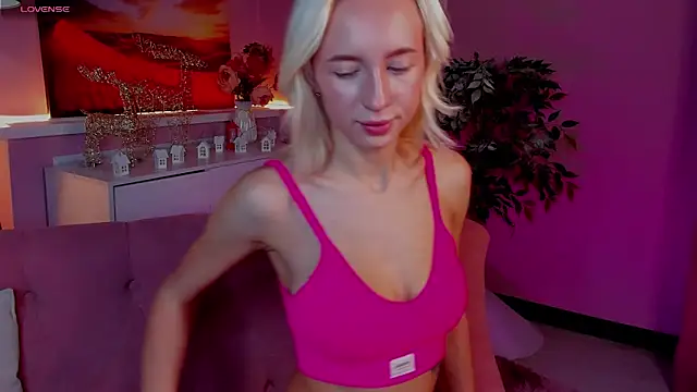 Snapshot of cute_luucy chatting on February 6, 2026, 3:57 am cute luucy online show from February 6, 2026, 3:57 am