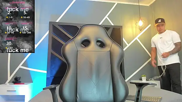 Snapshot of marco_garciia_ chatting on November 23, 2025, 3:33 pm marco garciia online show from November 23, 2025, 3:33 pm