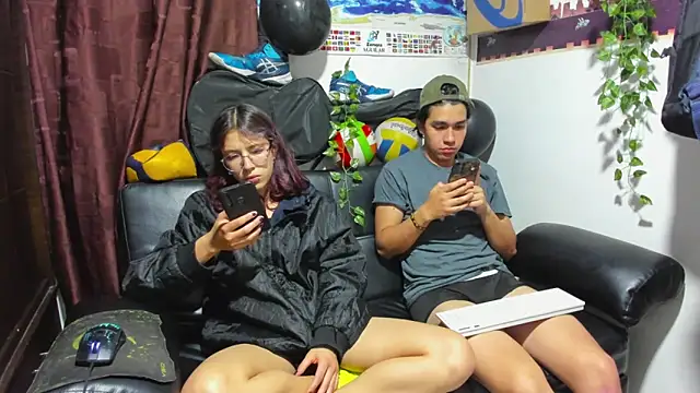 Snapshot of Donuts_DD chatting on September 12, 2025, 7:52 am Donuts DD online show from September 12, 2025, 7:52 am