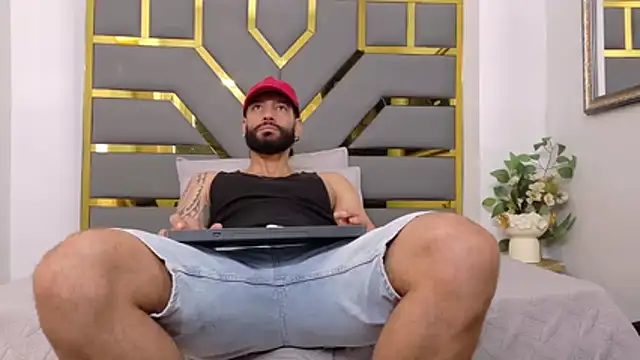 Snapshot of yorbymaxx chatting on October 23, 2025, 12:15 pm yorbymaxx online show from October 23, 2025, 12:15 pm