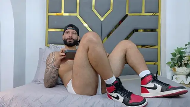 Snapshot of yorbymaxx chatting on October 21, 2025, 2:16 pm yorbymaxx online show from October 21, 2025, 2:16 pm