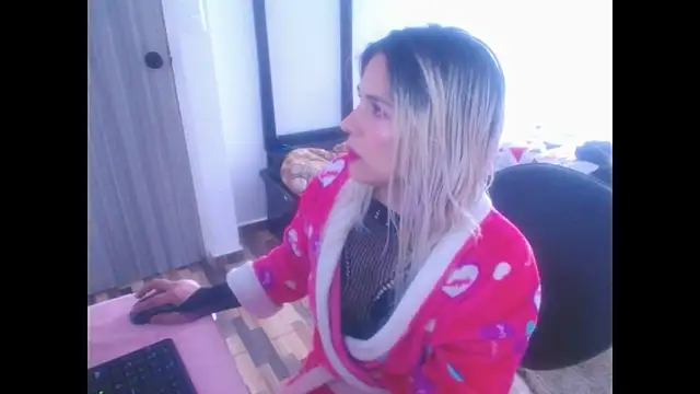 Snapshot of mystica_25 chatting on December 1, 2025, 5:14 pm mystica 25 online show from December 1, 2025, 5:14 pm