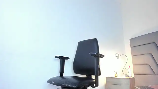 Snapshot of Maia_520 chatting on January 6, 2026, 5:50 pm Maia 520 online show from January 6, 2026, 5:50 pm