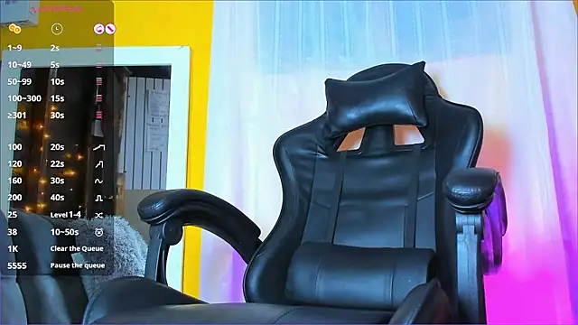 Snapshot of Alex_bigcock11_ chatting on January 13, 2026, 10:19 am Alex bigcock11 online show from January 13, 2026, 10:19 am