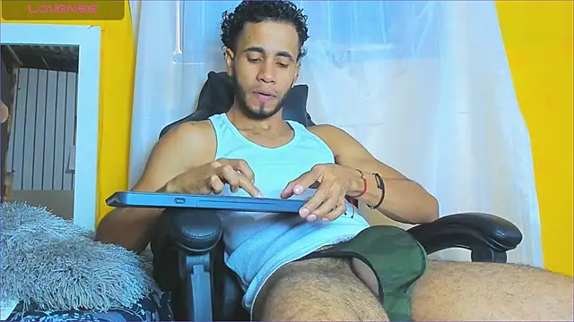 Snapshot of Alex_bigcock11_ chatting on February 19, 2026, 7:55 pm Alex bigcock11 online show from February 19, 2026, 7:55 pm