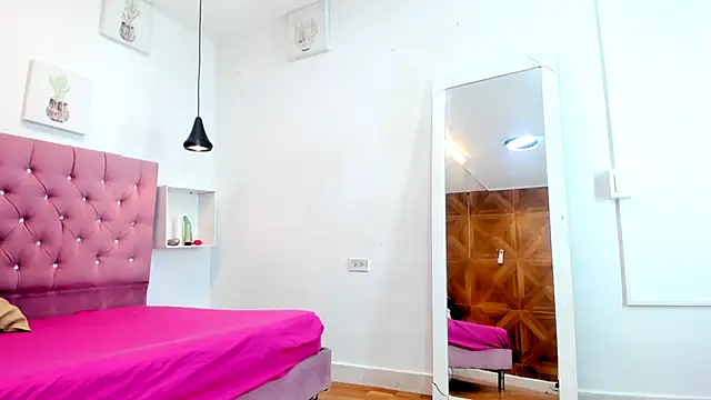 sienna glow online show from September 30, 2025, 1:50 pm