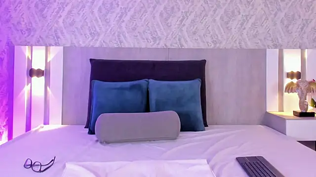 krystal foxx online show from March 25, 2026, 10:30 pm