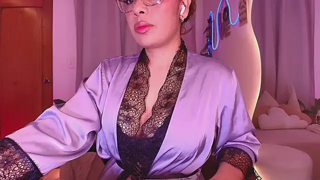 Snapshot of megansan_ chatting on May 12, 2026, 1:39 pm megansan online show from May 12, 2026, 1:39 pm