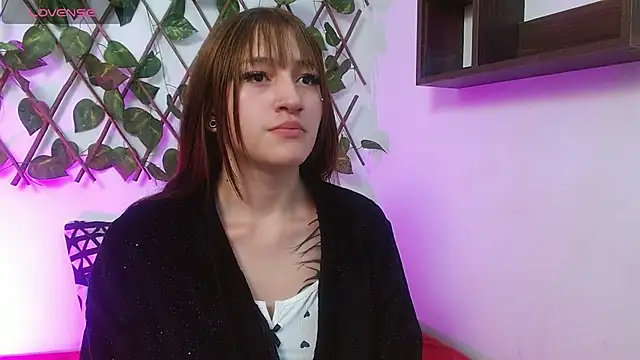 nicollegp online show from November 21, 2025, 9:36 pm