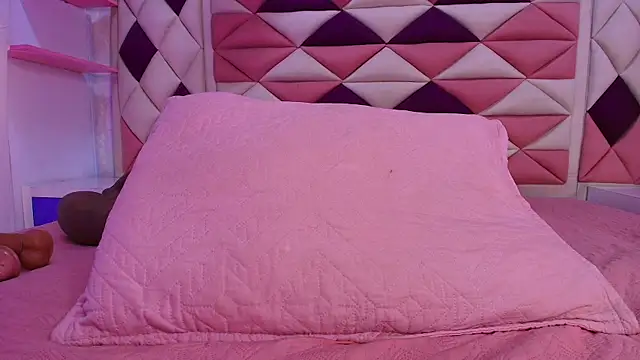 Snapshot of valecastro_ chatting on November 14, 2025, 7:17 pm valecastro online show from November 14, 2025, 7:17 pm