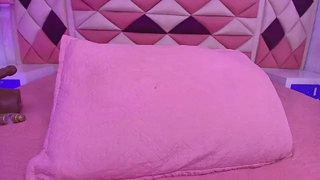 Snapshot of valecastro_ chatting on November 13, 2025, 7:18 pm valecastro online show from November 13, 2025, 7:18 pm