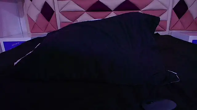 Snapshot of valecastro_ chatting on September 25, 2025, 7:20 pm valecastro  online show from September 25, 2025, 7:20 pm