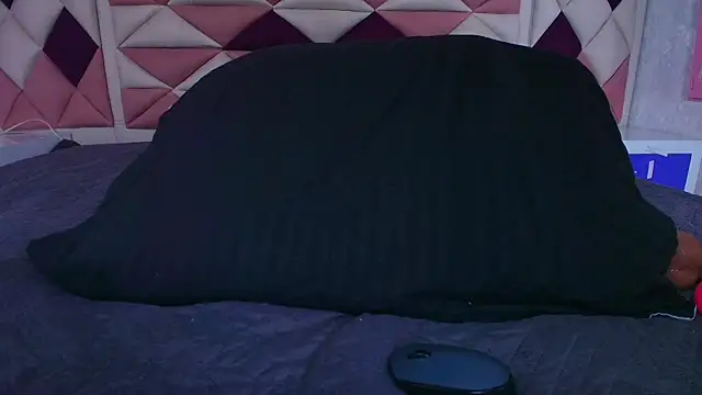 Snapshot of valecastro_ chatting on September 14, 2025, 7:14 pm valecastro  online show from September 14, 2025, 7:14 pm