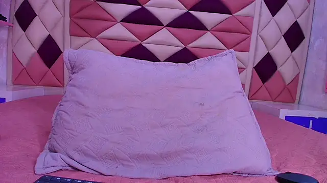 Snapshot of valecastro_ chatting on November 12, 2025, 7:18 pm valecastro online show from November 12, 2025, 7:18 pm