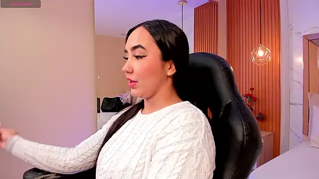 julieta rosee online show from March 4, 2026, 9:55 pm