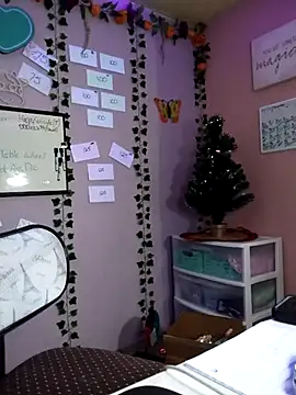 Purple2StayThnxx online show from November 18, 2025, 8:45 pm